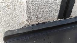 Venkovní parapety - nevhodné provedení okenních parapetů